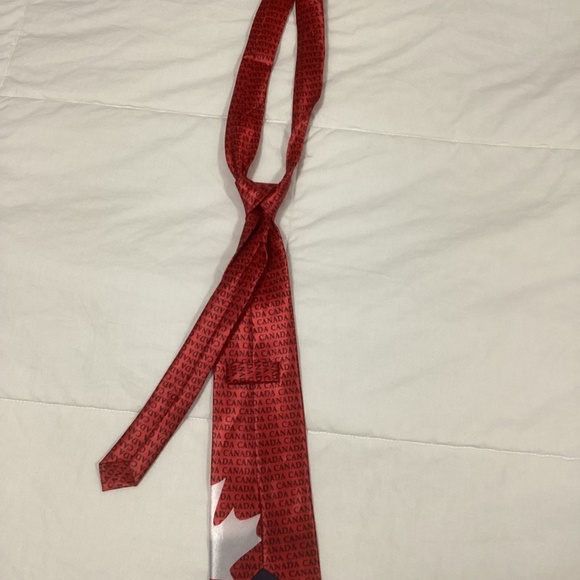 Canada Maple Leaf Vintage Look Necktie - Picture 4 of 4